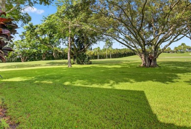Escape to this delightful 2-bedroom, 2-bath condo. A  perfect on Hunters Run Golf and Country Club in Florida - for sale on GolfHomes.com, golf home, golf lot