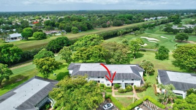 Escape to this delightful 2-bedroom, 2-bath condo. A  perfect on Hunters Run Golf and Country Club in Florida - for sale on GolfHomes.com, golf home, golf lot
