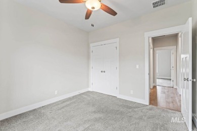 Welcome to this beautifully maintained 4 bedroom, 3 bath home on Hunters Point Golf Club in Idaho - for sale on GolfHomes.com, golf home, golf lot