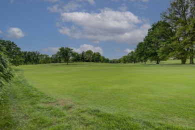 Stunning one-level home on the 18th fairway of Fremont Hills on Fremont Hills Country Club in Missouri - for sale on GolfHomes.com, golf home, golf lot