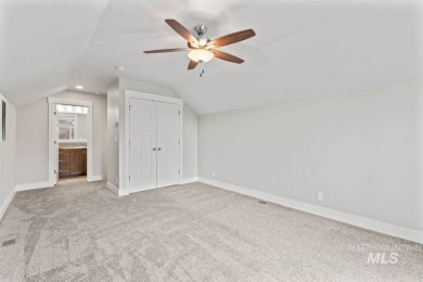 Welcome to this beautifully maintained 4 bedroom, 3 bath home on Hunters Point Golf Club in Idaho - for sale on GolfHomes.com, golf home, golf lot