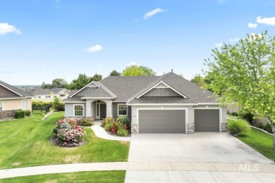 Welcome to this beautifully maintained 4 bedroom, 3 bath home on Hunters Point Golf Club in Idaho - for sale on GolfHomes.com, golf home, golf lot