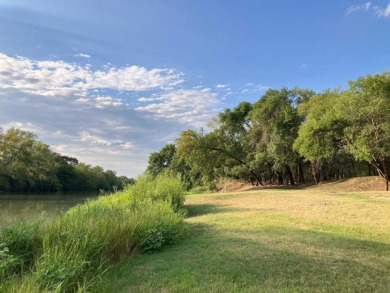 Welcome to this hidden gem in the Tahitian Village Community on Pine Forest Golf Club in Texas - for sale on GolfHomes.com, golf home, golf lot