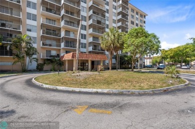 Beautiful 2 bedroom, 2 bathroom condo located in the gated on Inverrary Country Club in Florida - for sale on GolfHomes.com, golf home, golf lot