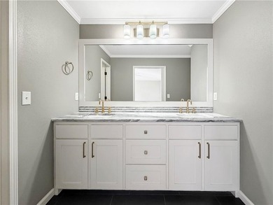 Fantastic opportunity for a luxurious, low-maintenance living in on Pinnacle Country Club in Arkansas - for sale on GolfHomes.com, golf home, golf lot