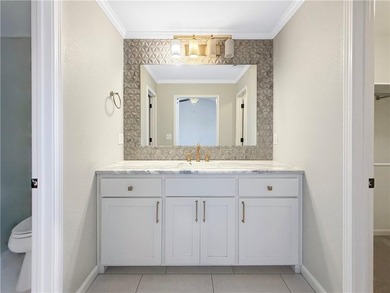 Fantastic opportunity for a luxurious, low-maintenance living in on Pinnacle Country Club in Arkansas - for sale on GolfHomes.com, golf home, golf lot