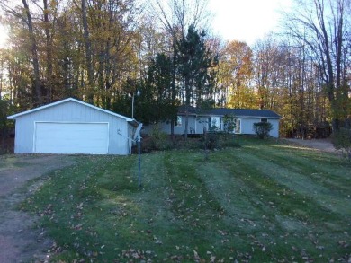 This nice 2 bedroom ranch style home is in good condition. Home on McCauslin Brook Golf and Country Club in Wisconsin - for sale on GolfHomes.com, golf home, golf lot