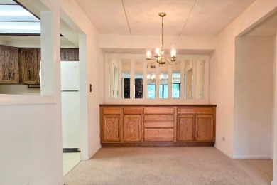 This light & neutral 2 bedroom 2 bath large (1380 sq. ft.) Cedar on Heather Ridge Golf Club in Illinois - for sale on GolfHomes.com, golf home, golf lot
