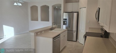 Stunning & spacious 3 bedroom 2.5-bathroom townhouse with on The Carolina Club in Florida - for sale on GolfHomes.com, golf home, golf lot