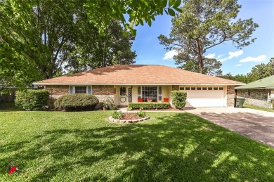 Welcome to this charming 3-bedroom, 2-bathroom ranch-style home on Huntington Park Golf Course in Louisiana - for sale on GolfHomes.com, golf home, golf lot