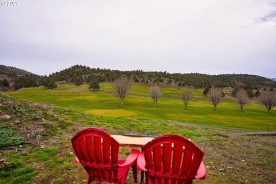 Discover the beauty of this custom built home that overlooks the on John Day Golf Club in Oregon - for sale on GolfHomes.com, golf home, golf lot