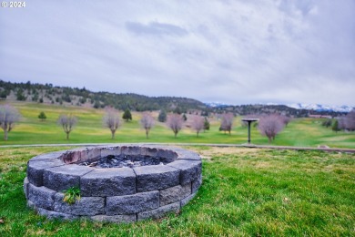 Discover the beauty of this custom built home that overlooks the on John Day Golf Club in Oregon - for sale on GolfHomes.com, golf home, golf lot