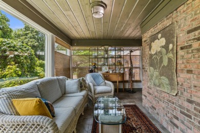 Beautiful 5 bed / 3 bath home on one of the most coveted streets on Lincolnshire Fields Country Club in Illinois - for sale on GolfHomes.com, golf home, golf lot