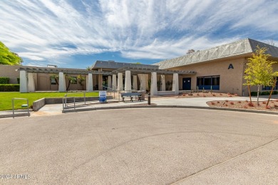 Ahwatukee retirement almost 2300 square foot, 4 bedroom, 2 bath on The Lakes at Ahwatukee in Arizona - for sale on GolfHomes.com, golf home, golf lot