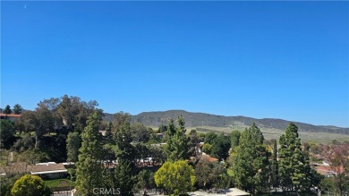 This is the perfectly sized studio condo at the Towers.  Located on Leisure Village Par 3 Golf Course in California - for sale on GolfHomes.com, golf home, golf lot