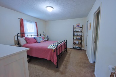 Great Investment  Property. This cozy Winchester duplex is in a on Winchester Country Club, Inc. in Kentucky - for sale on GolfHomes.com, golf home, golf lot