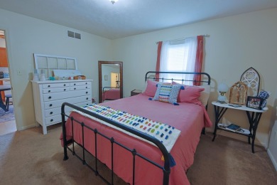 Great Investment  Property. This cozy Winchester duplex is in a on Winchester Country Club, Inc. in Kentucky - for sale on GolfHomes.com, golf home, golf lot