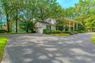 CLASSIC STYLE and SOUTHERN CHARM are evident. In this Pleasant on Pleasant Valley Country Club in Arkansas - for sale on GolfHomes.com, golf home, golf lot