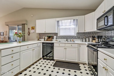Lovely, well maintained golf front home offering 3 bedrooms & 2 on Heatherhurst Golf Course in Tennessee - for sale on GolfHomes.com, golf home, golf lot
