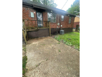 Charming 2-bedroom, 1-bath home with direct backyard access to on Pine Hill Golf Course in Tennessee - for sale on GolfHomes.com, golf home, golf lot