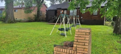 Charming 2-bedroom, 1-bath home with direct backyard access to on Pine Hill Golf Course in Tennessee - for sale on GolfHomes.com, golf home, golf lot