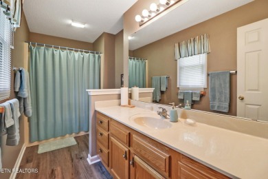 Lovely, well maintained golf front home offering 3 bedrooms & 2 on Heatherhurst Golf Course in Tennessee - for sale on GolfHomes.com, golf home, golf lot