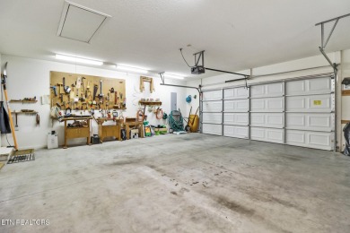 Lovely, well maintained golf front home offering 3 bedrooms & 2 on Heatherhurst Golf Course in Tennessee - for sale on GolfHomes.com, golf home, golf lot
