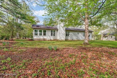 Lovely, well maintained golf front home offering 3 bedrooms & 2 on Heatherhurst Golf Course in Tennessee - for sale on GolfHomes.com, golf home, golf lot