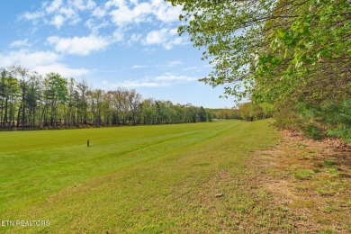 Lovely, well maintained golf front home offering 3 bedrooms & 2 on Heatherhurst Golf Course in Tennessee - for sale on GolfHomes.com, golf home, golf lot