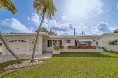 Under contract-accepting backup offers. Welcome to The Mainlands on Mainlands Golf Club in Florida - for sale on GolfHomes.com, golf home, golf lot