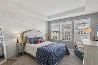 Welcome to this beautifully upgraded 3-bedroom, 3-story corner on Seven Bridges Golf Club in Illinois - for sale on GolfHomes.com, golf home, golf lot