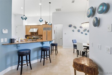 Vacant and move in ready: Meticulously Maintained Home in on Black Diamond Ranch Golf Course in Florida - for sale on GolfHomes.com, golf home, golf lot