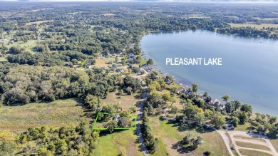 This original owner home offers a private backyard where you can on Hankerd Hills Golf Course in Michigan - for sale on GolfHomes.com, golf home, golf lot