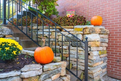 Welcome home to this impeccably maintained & updated 3 bedroom on Odana Hills Golf Course in Wisconsin - for sale on GolfHomes.com, golf home, golf lot