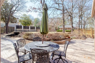 This home, sitting on a large corner lot in a great central on Hardscrabble Country Club in Arkansas - for sale on GolfHomes.com, golf home, golf lot