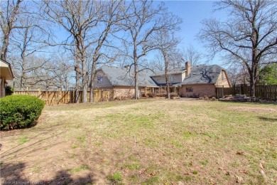 This home, sitting on a large corner lot in a great central on Hardscrabble Country Club in Arkansas - for sale on GolfHomes.com, golf home, golf lot