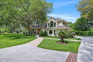 Welcome to 4 Florencia Court, a beautifully updated 3-bedroom, 3 on Country Club of Hilton Head in South Carolina - for sale on GolfHomes.com, golf home, golf lot