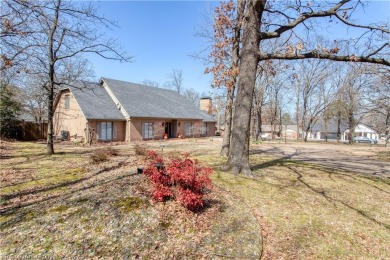 This home, sitting on a large corner lot in a great central on Hardscrabble Country Club in Arkansas - for sale on GolfHomes.com, golf home, golf lot