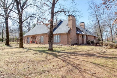 This home, sitting on a large corner lot in a great central on Hardscrabble Country Club in Arkansas - for sale on GolfHomes.com, golf home, golf lot