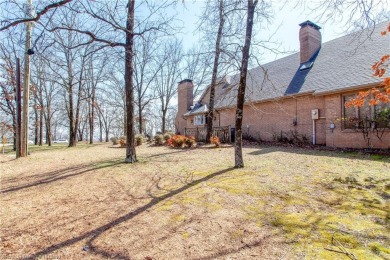 This home, sitting on a large corner lot in a great central on Hardscrabble Country Club in Arkansas - for sale on GolfHomes.com, golf home, golf lot