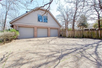 This home, sitting on a large corner lot in a great central on Hardscrabble Country Club in Arkansas - for sale on GolfHomes.com, golf home, golf lot