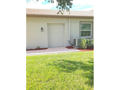 Glen Lakes Maintained 3 Bedroom Addison Windward Home Situated on Glen Lakes Country Club in Florida - for sale on GolfHomes.com, golf home, golf lot