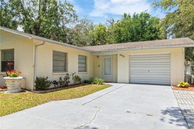 Welcome home!

This 3-bedroom, 2-bathroom home with a 1-car on Zephyrhills Municipal Golf Course in Florida - for sale on GolfHomes.com, golf home, golf lot