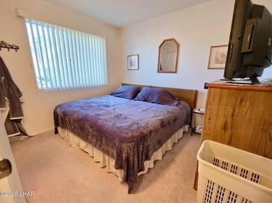 Step into easy Lake Havasu living in this inviting 2 bedroom, 1 on London Bridge Golf Course in Arizona - for sale on GolfHomes.com, golf home, golf lot