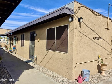 Step into easy Lake Havasu living in this inviting 2 bedroom, 1 on London Bridge Golf Course in Arizona - for sale on GolfHomes.com, golf home, golf lot