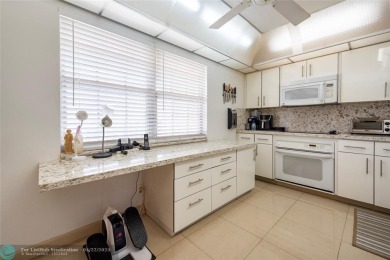 THIS 3 BEDROOM/ 2.5 BATH UNIT OFFERS COMFORTABLE LIVING AT A on Palm-Aire Country Club and Resort - Palms in Florida - for sale on GolfHomes.com, golf home, golf lot