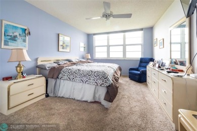THIS 3 BEDROOM/ 2.5 BATH UNIT OFFERS COMFORTABLE LIVING AT A on Palm-Aire Country Club and Resort - Palms in Florida - for sale on GolfHomes.com, golf home, golf lot