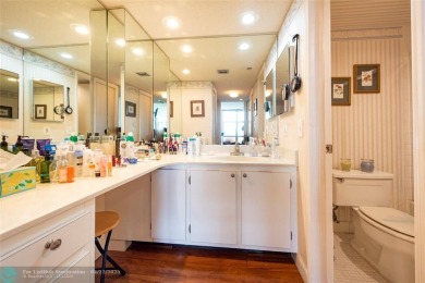 THIS 3 BEDROOM/ 2.5 BATH UNIT OFFERS COMFORTABLE LIVING AT A on Palm-Aire Country Club and Resort - Palms in Florida - for sale on GolfHomes.com, golf home, golf lot