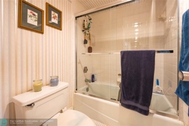 THIS 3 BEDROOM/ 2.5 BATH UNIT OFFERS COMFORTABLE LIVING AT A on Palm-Aire Country Club and Resort - Palms in Florida - for sale on GolfHomes.com, golf home, golf lot