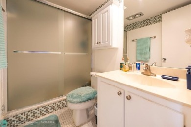 THIS 3 BEDROOM/ 2.5 BATH UNIT OFFERS COMFORTABLE LIVING AT A on Palm-Aire Country Club and Resort - Palms in Florida - for sale on GolfHomes.com, golf home, golf lot